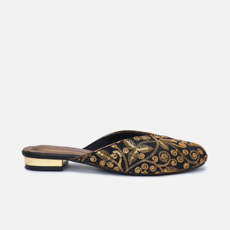 Women Embellished Slip-On Ethnic Mules